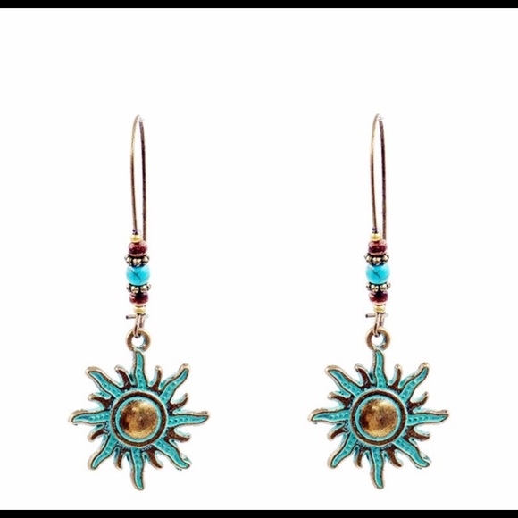 Bohemian sunburst patina wire hook dangle earring - Picture 4 of 4